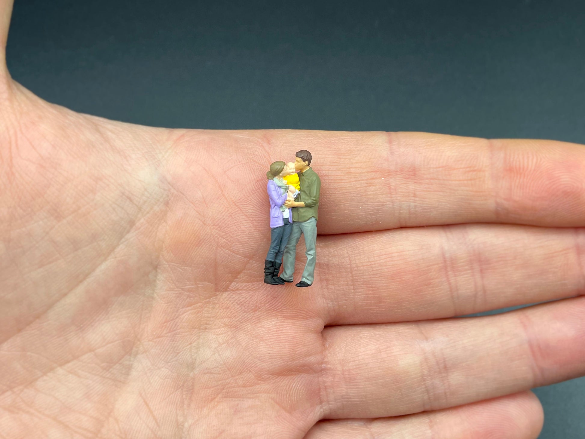 Miniature Family Figures 1:64 Scale Side View Parents Baby