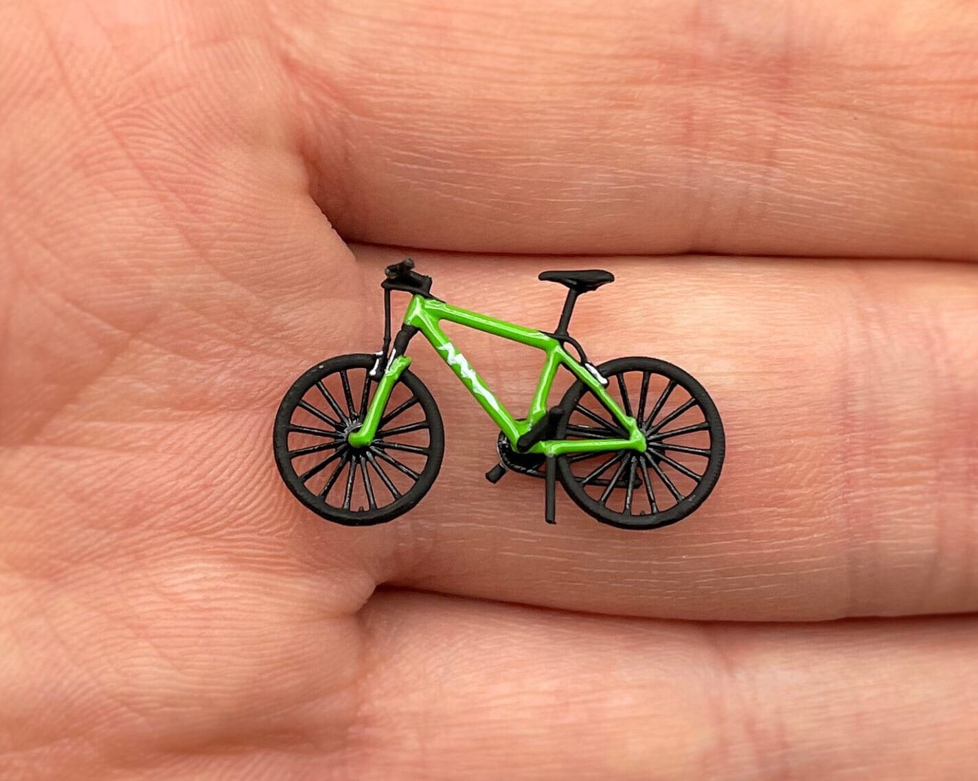 Bicycles and Bike Riders 1:64 Scale Mountain Road Bikes Miniature Figures