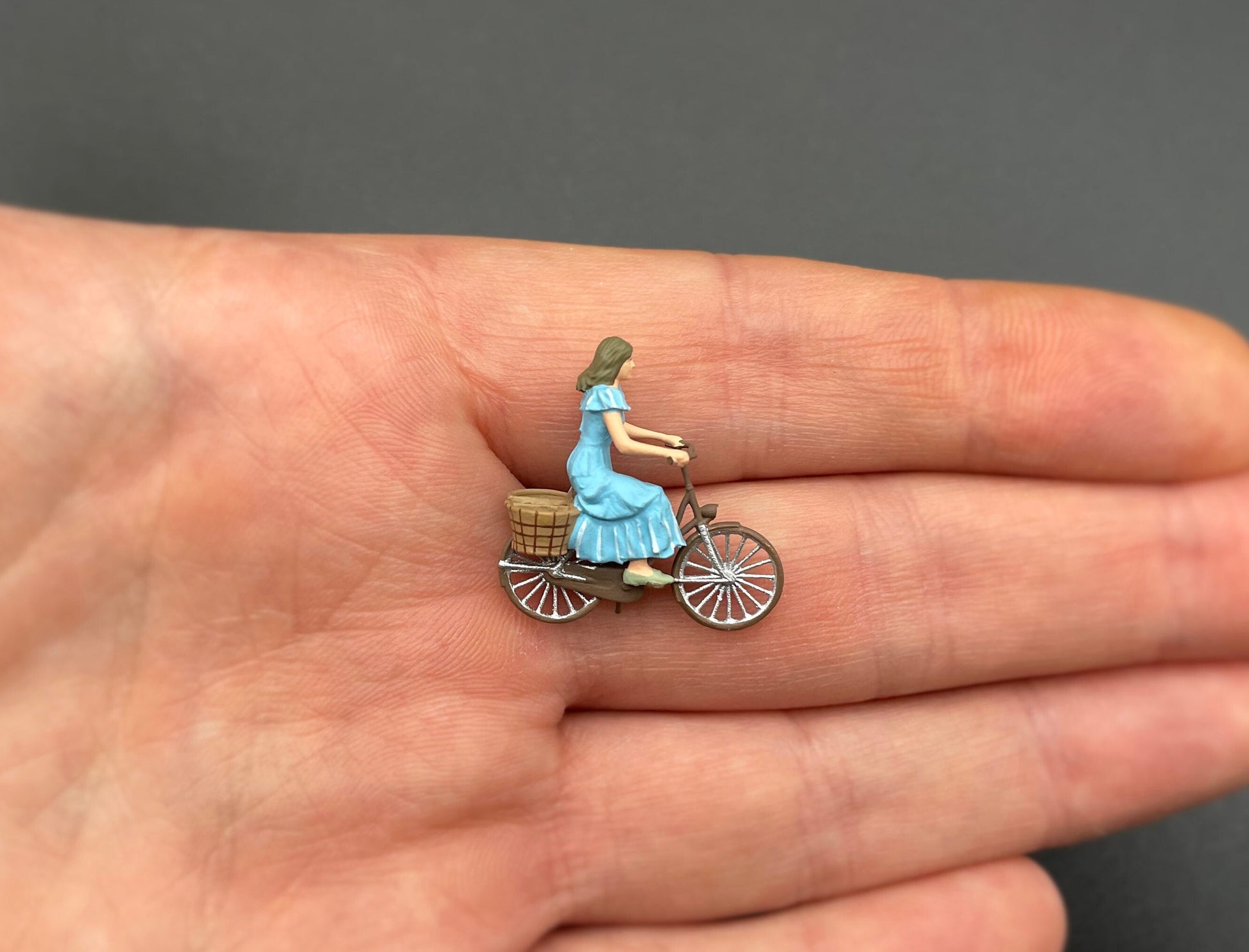 Bicycles and Bike Riders 1:64 Scale Mountain Road Bikes Miniature Figures