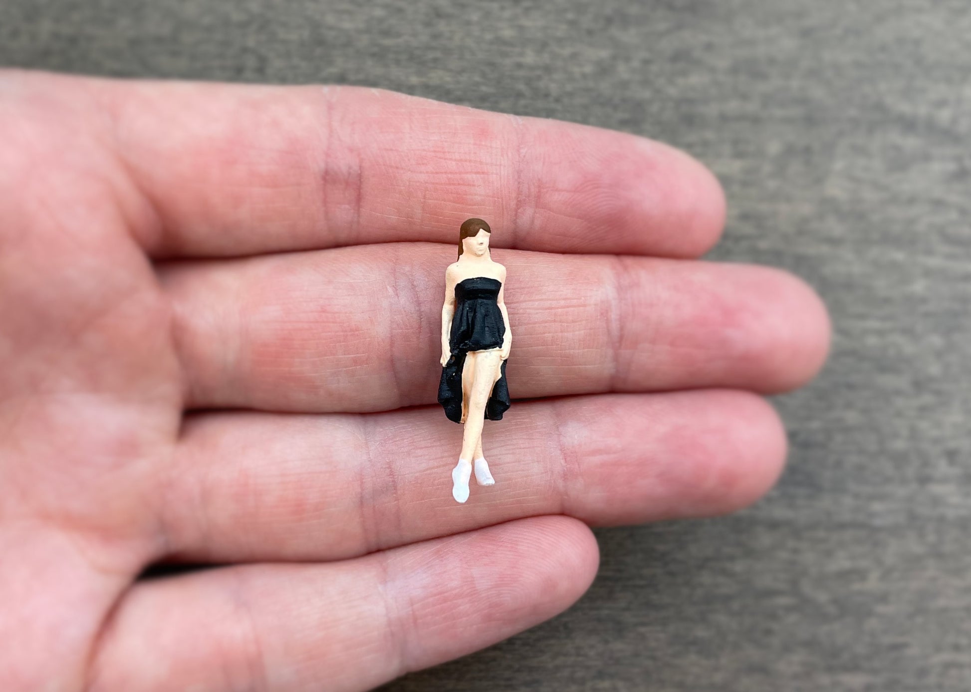Women in Flowing Dress Miniature 1:64 Scale Diorama Figure