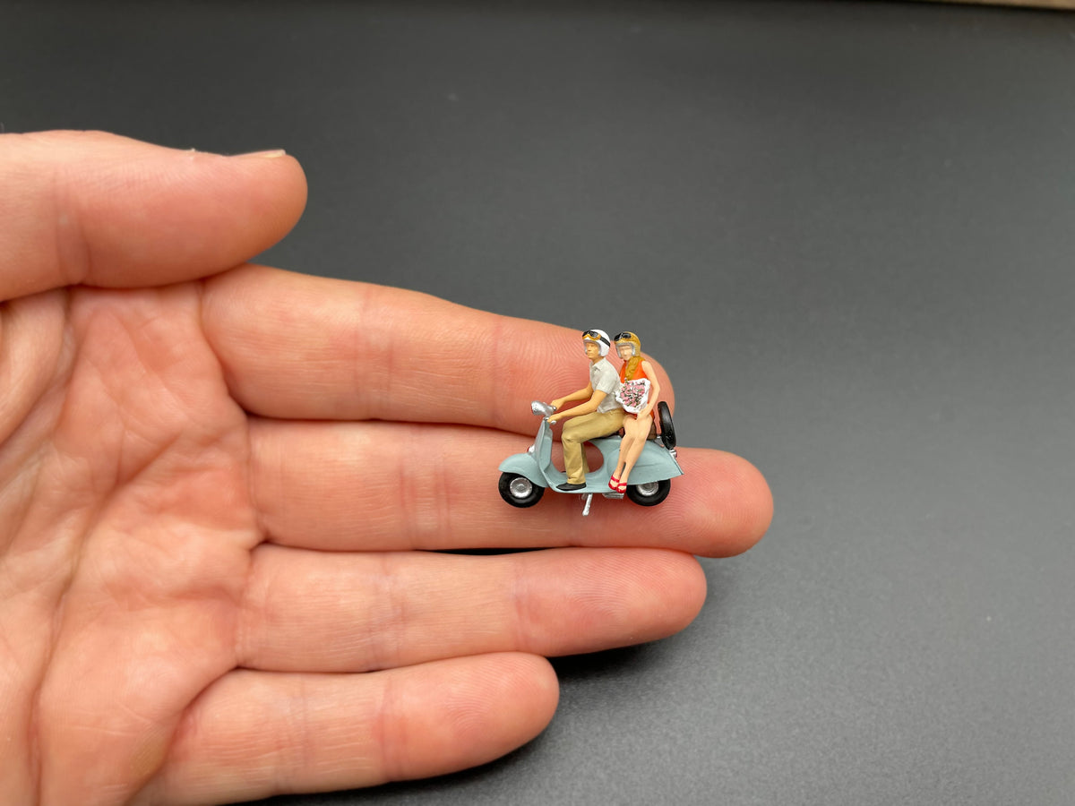 Miniature Couples Set 1:64 Scale Side View Human Figures