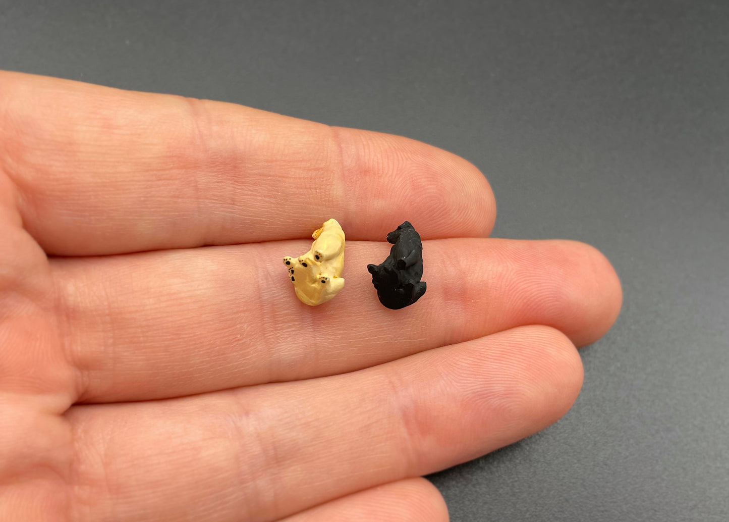 Labrador Dogs with Their Puppies. Miniature 1:64 Scale Pets