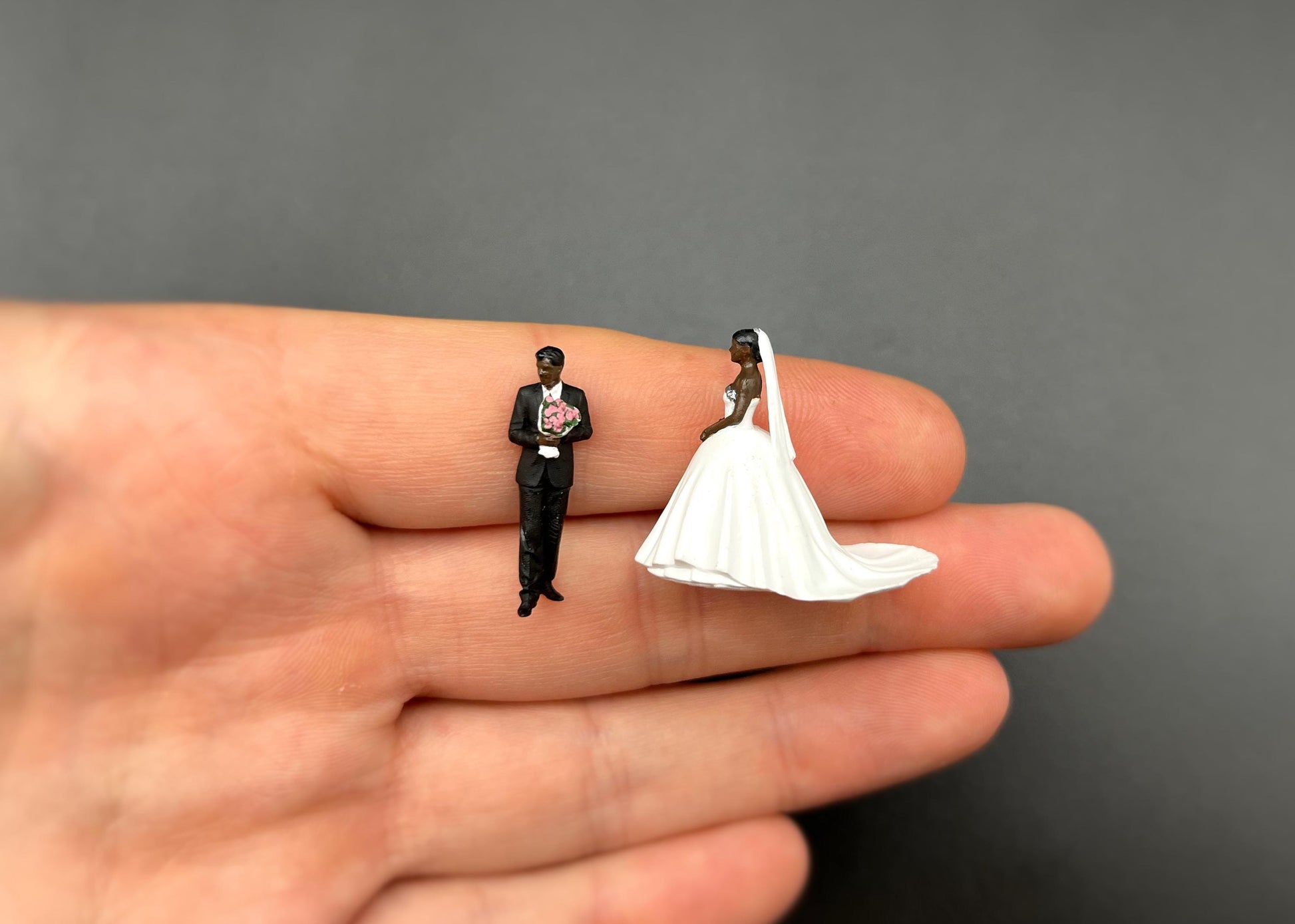 Miniature Dark Skin Wedding Couple Lovers 1:64 Scale Miniature Models