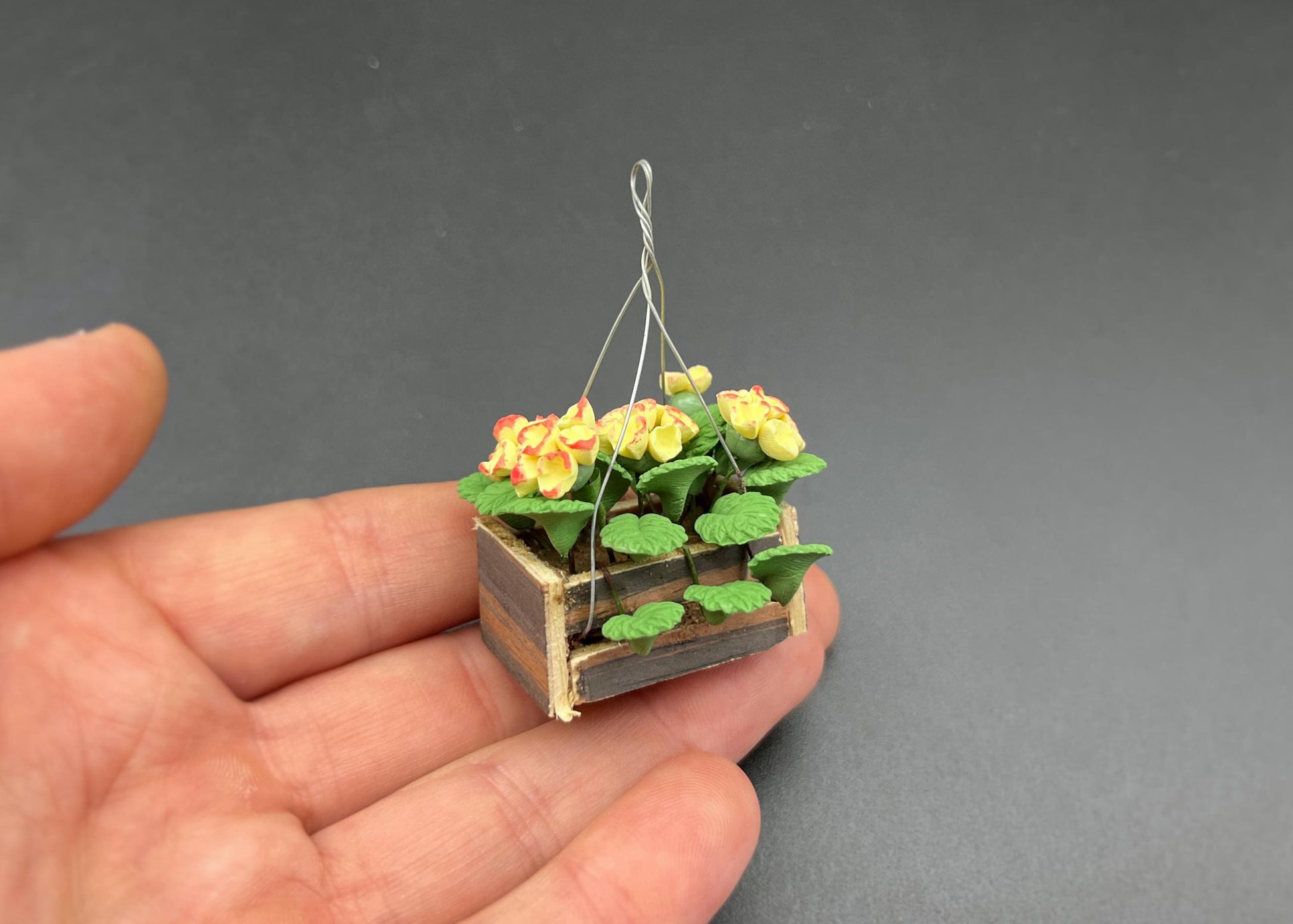 Miniature Hanging Flower Basket 1:12 Scale Dollhouse Decoration