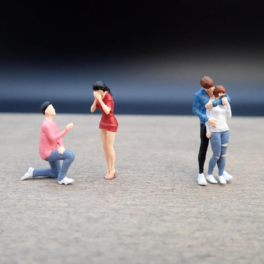Miniature Couples. Proposing and Embracing. 1:64 Scale
