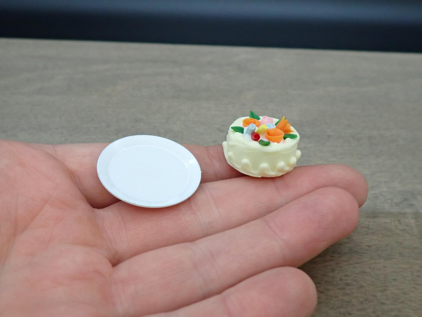 Miniature Cakes and Cake Stand. 1:12 Scale Miniature Party Decorations