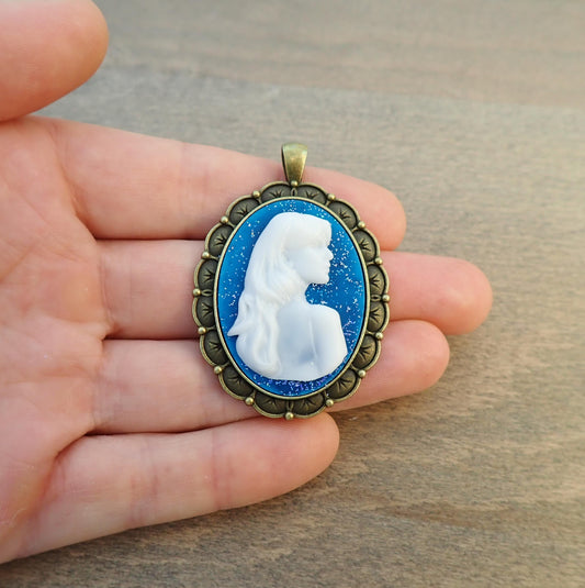 Taylor Swift Cameo Pendant. Handmade Vintage Style Celebrity Portrait Jewelry
