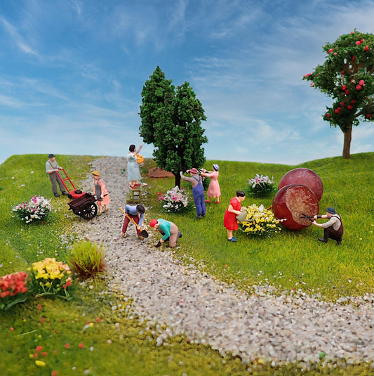 1:87 Scale Miniature Gardeners. Realistic Railway Model Figures