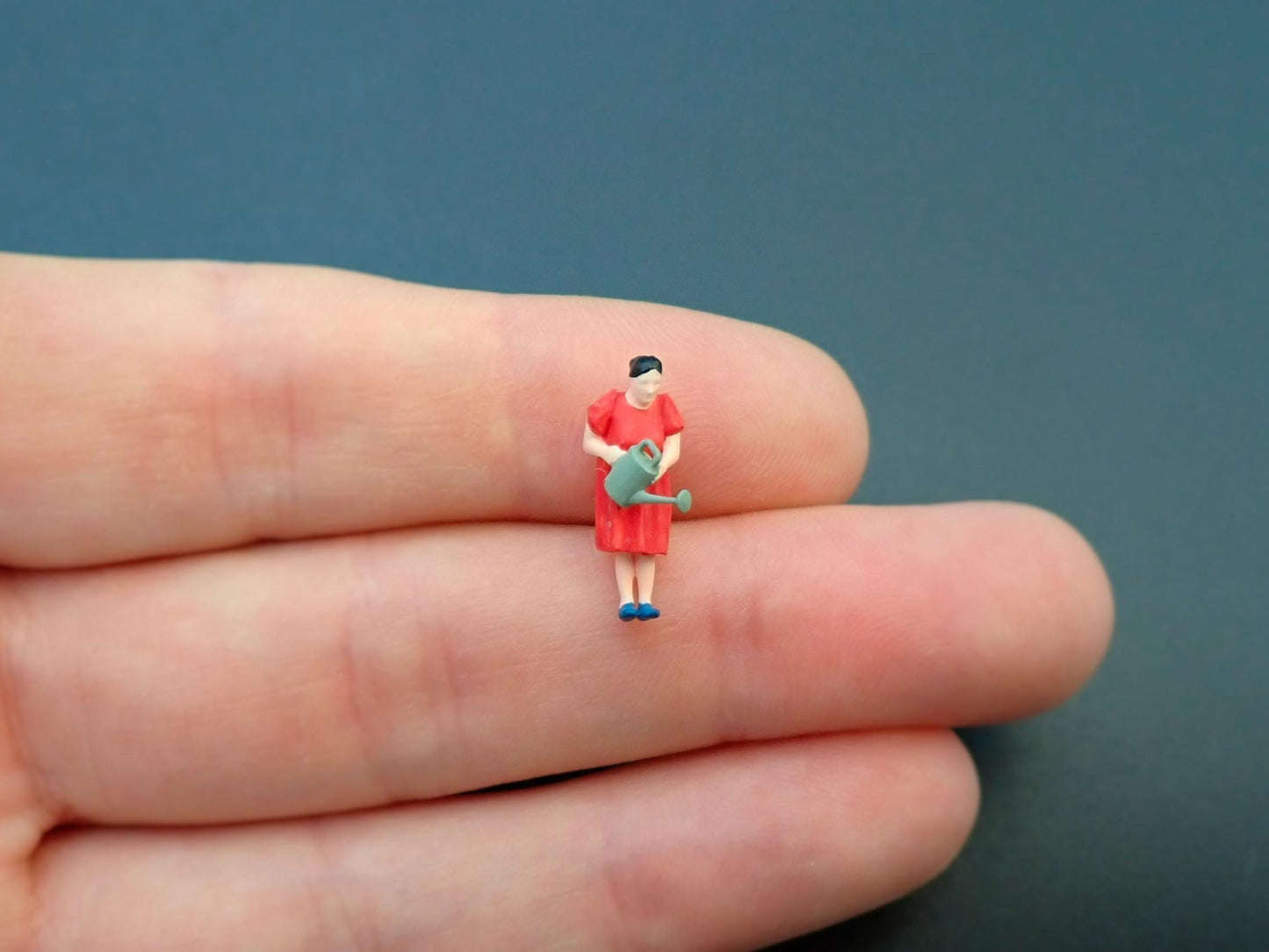 1:87 Scale Miniature Gardeners. Realistic Railway Model Figures
