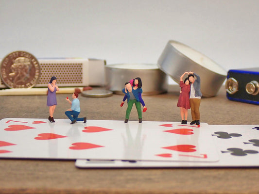 Miniature 1:87 Scale Happy Couples / Lovers.