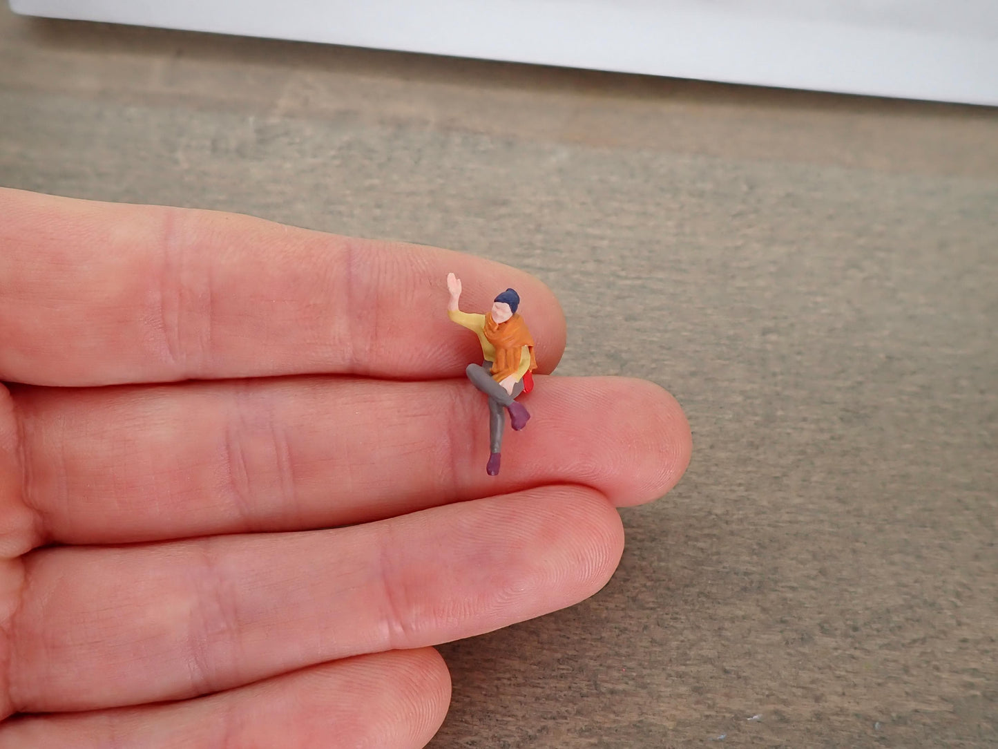 People Sat Down Miniature Realistic Figures 1:64 Scale Diorama Models