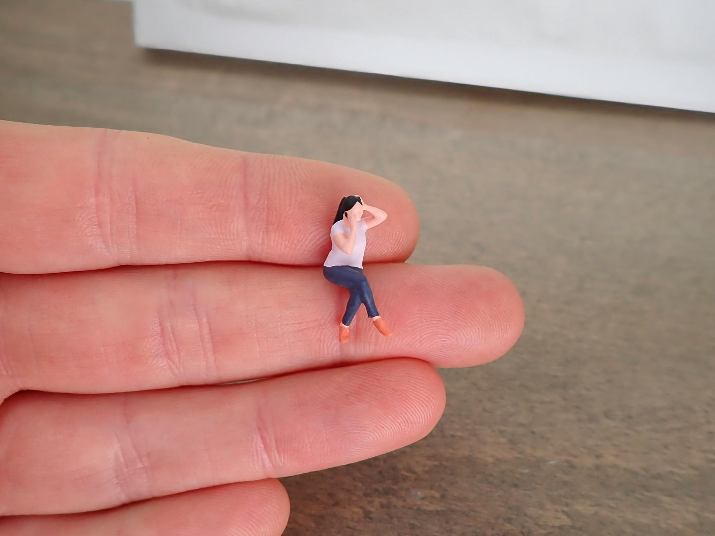 Miniature Sitting People 1:64 Scale Figures Diorama Scene