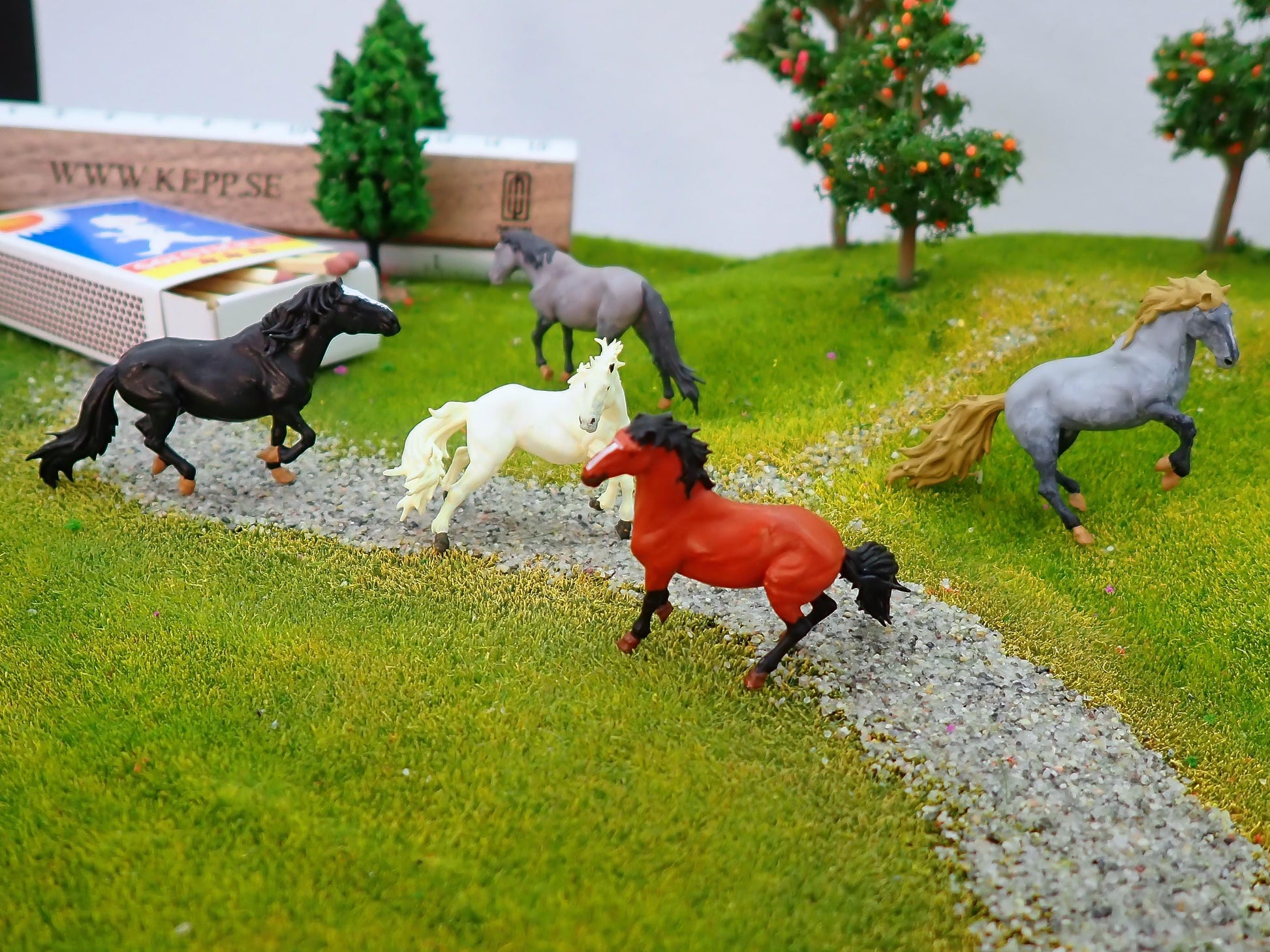 Miniature Hand-Painted Horse 1:64 Scale Farm Animal Brown
