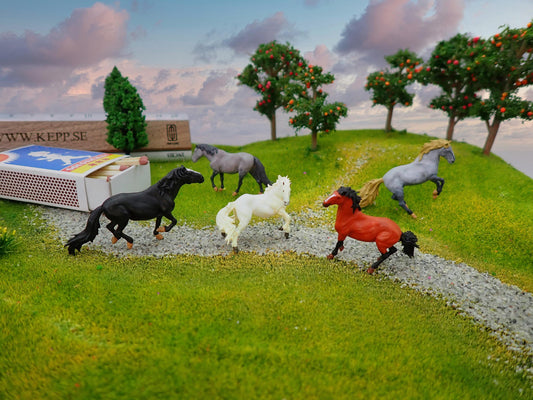 Handpainted Miniature Horses - Realistic Farm Animals for Model Railroad, Diorama, Ranch Scene, Dollhouse - 1:64 S Scale Figures