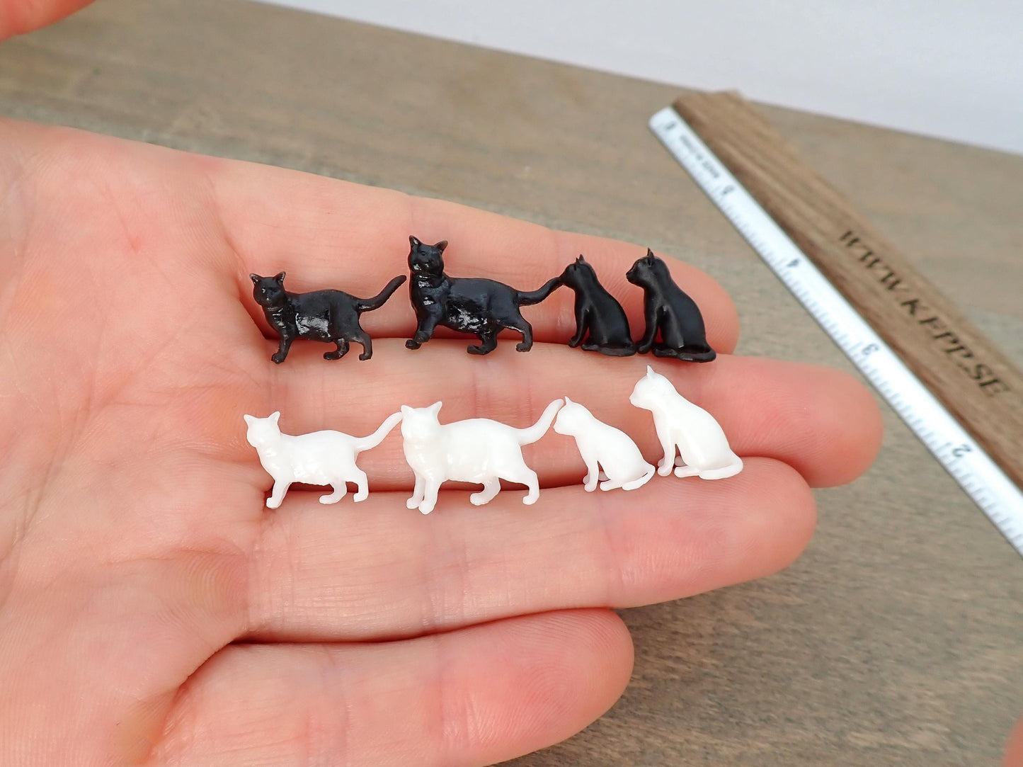 Miniature Cats and Kittens 4 Pieces 1:24 Scale Black or White