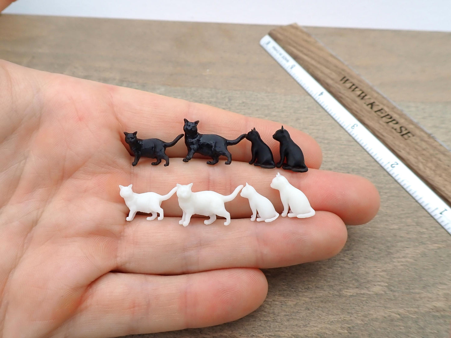 Miniature White Cat 1:24 Scale Realistic Kitten Model