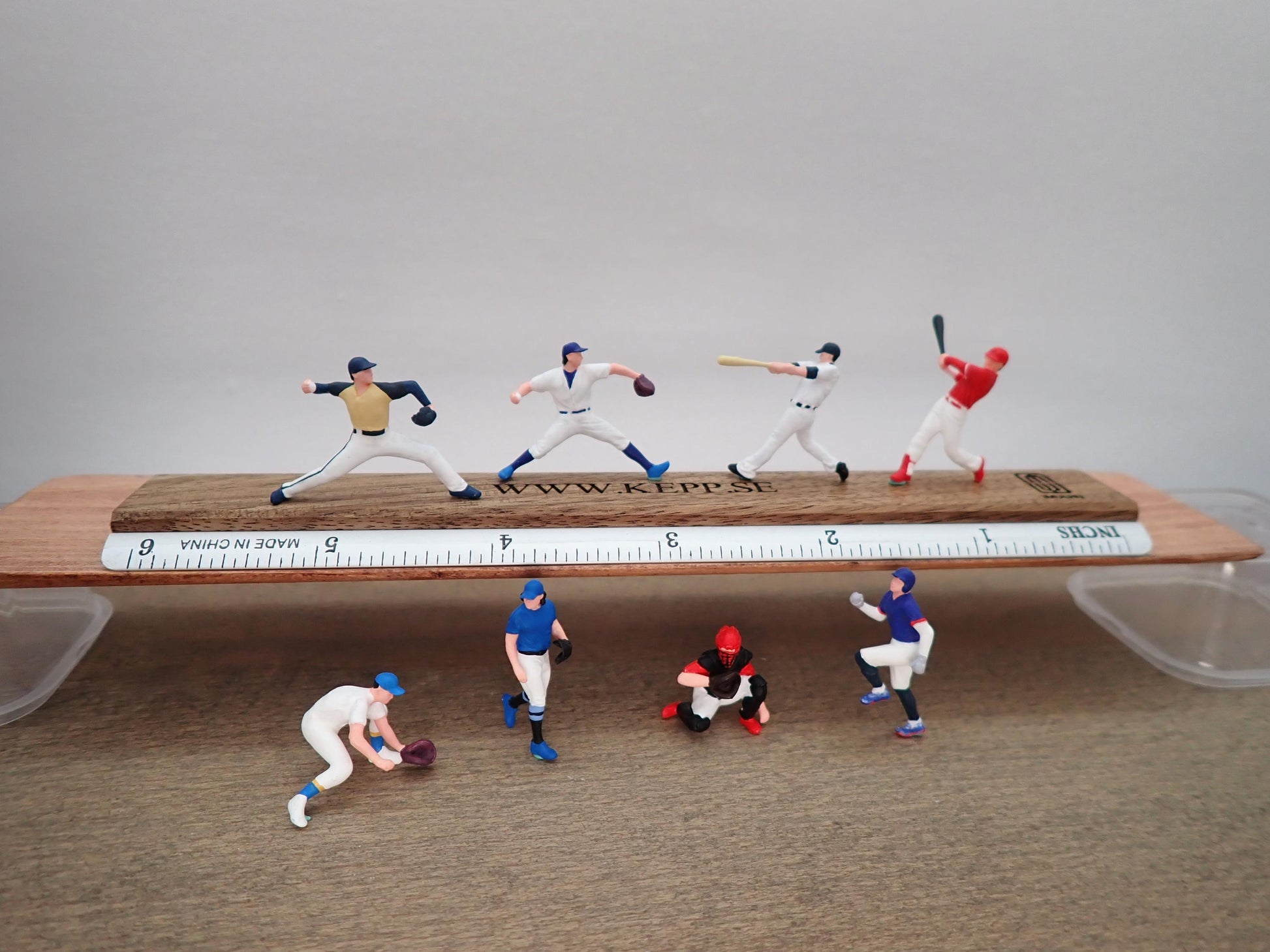 Miniature Baseball Player Figures 1:64 Scale 8 Hand-Painted Players Pitcher Batter Catcher
