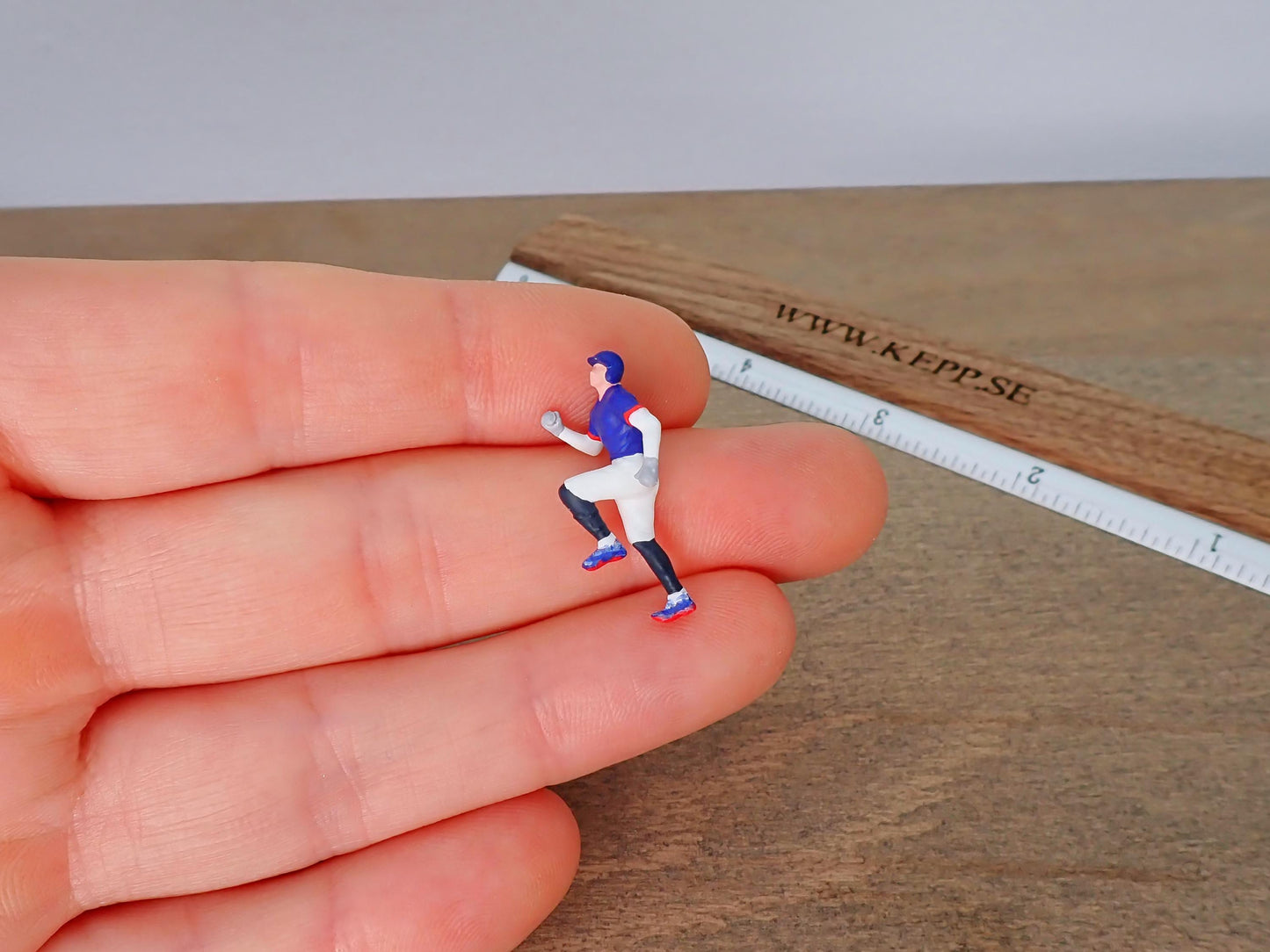 Miniature Baseball Players 1:64 Scale 8 Piece Set Scale Comparison