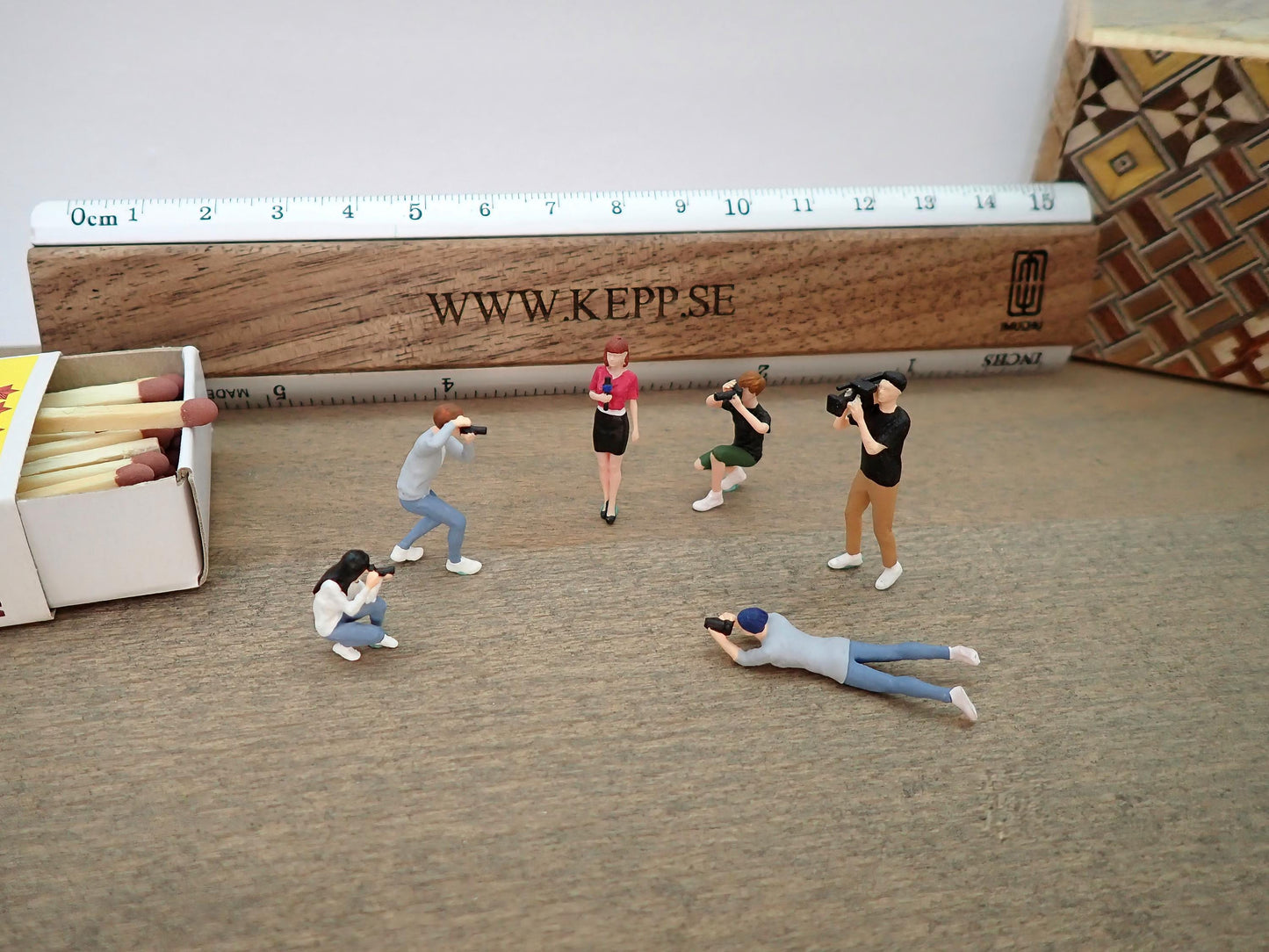 Miniature Human Figures Photographers Cameraman News Anchor 1:64 Scale