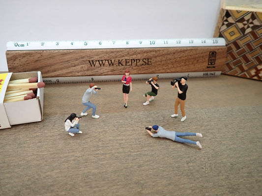 Miniature Human Figures Photographers Cameraman News Anchor 1:64 Scale