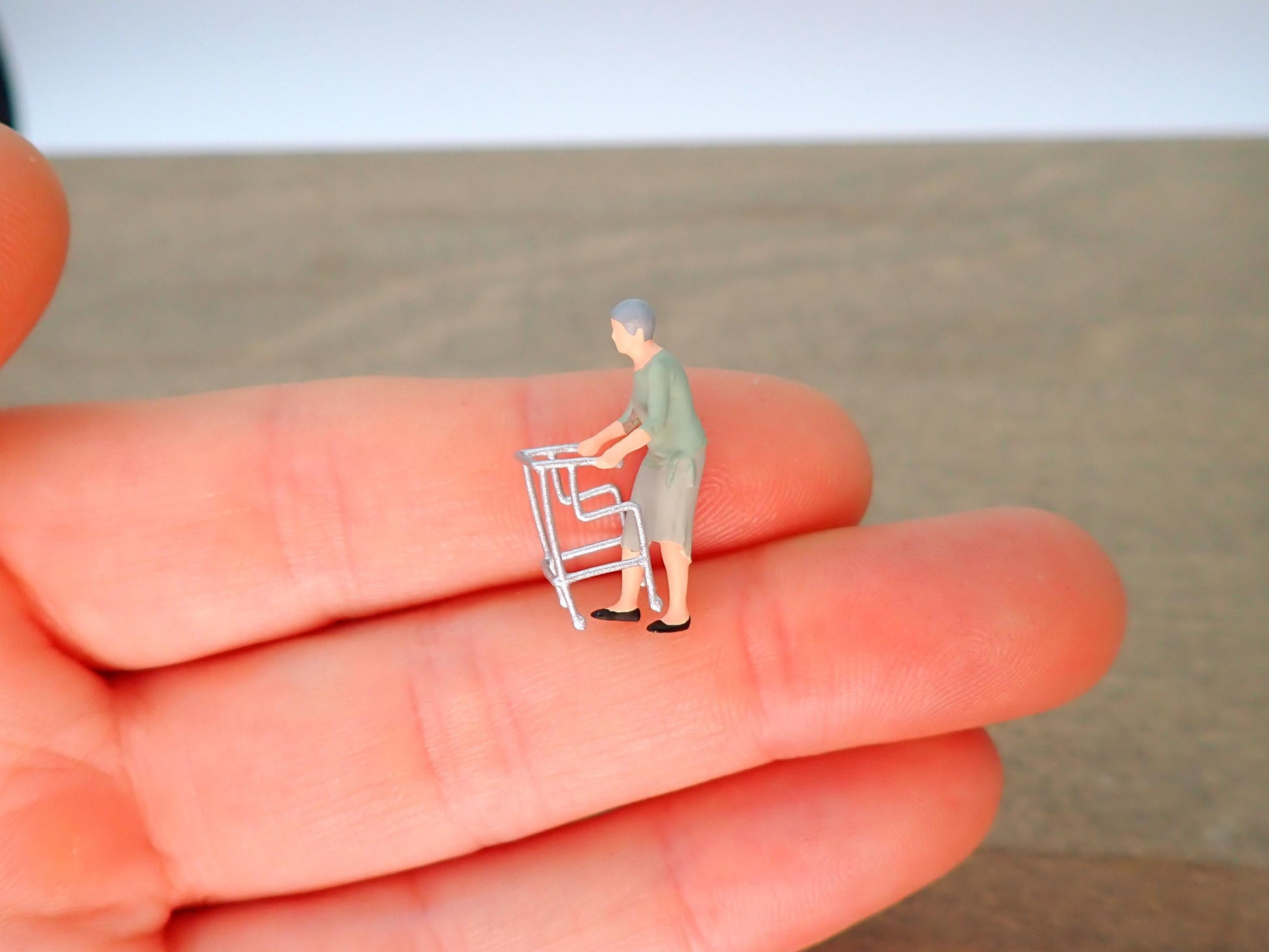 Miniature Elderly Couple 1:64 Scale Handpainted Figures Sitting