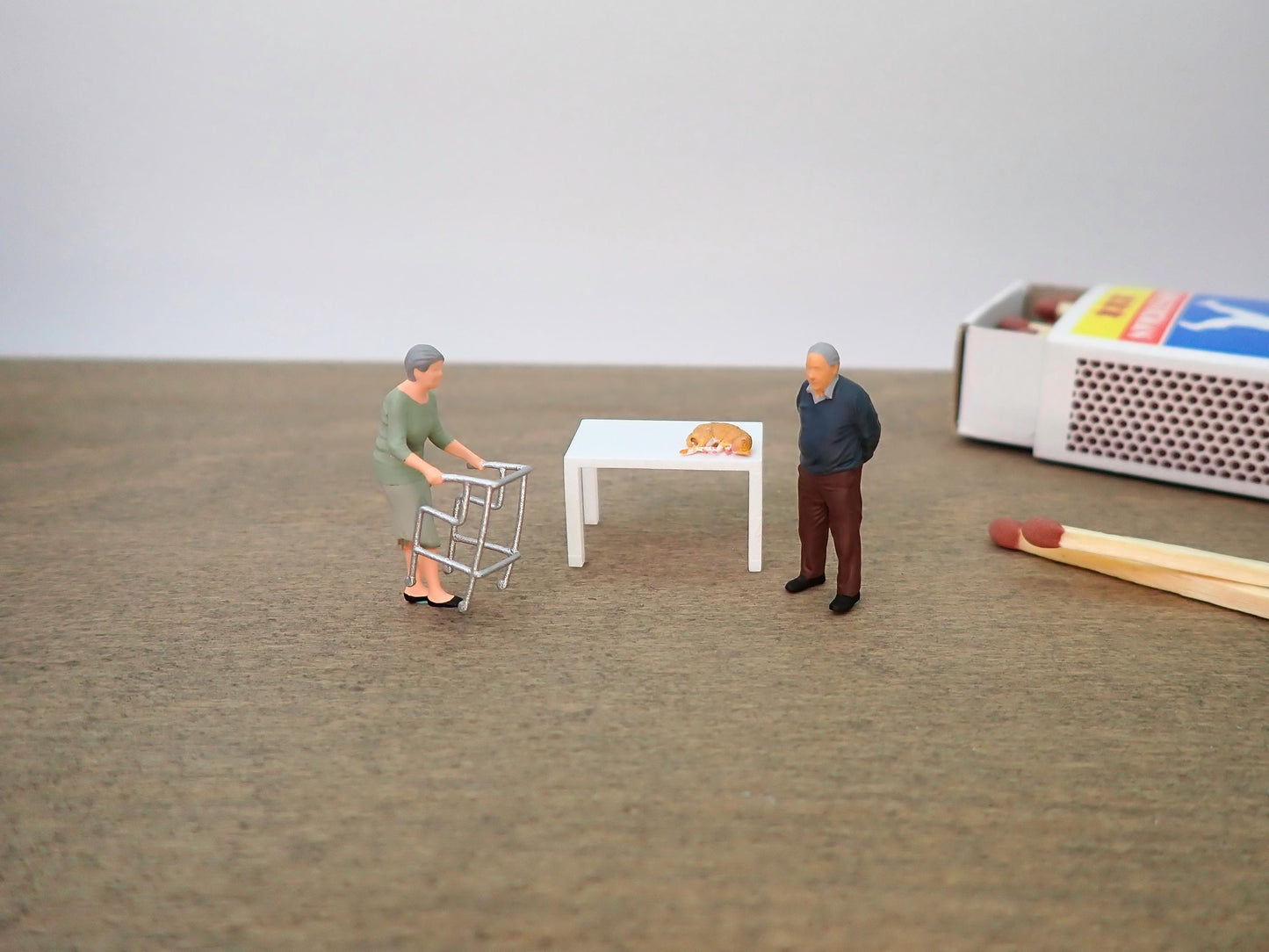 Miniature Old Couple with Sleeping Cat 1:64 Scale Handpainted Elderly Man Woman Diorama