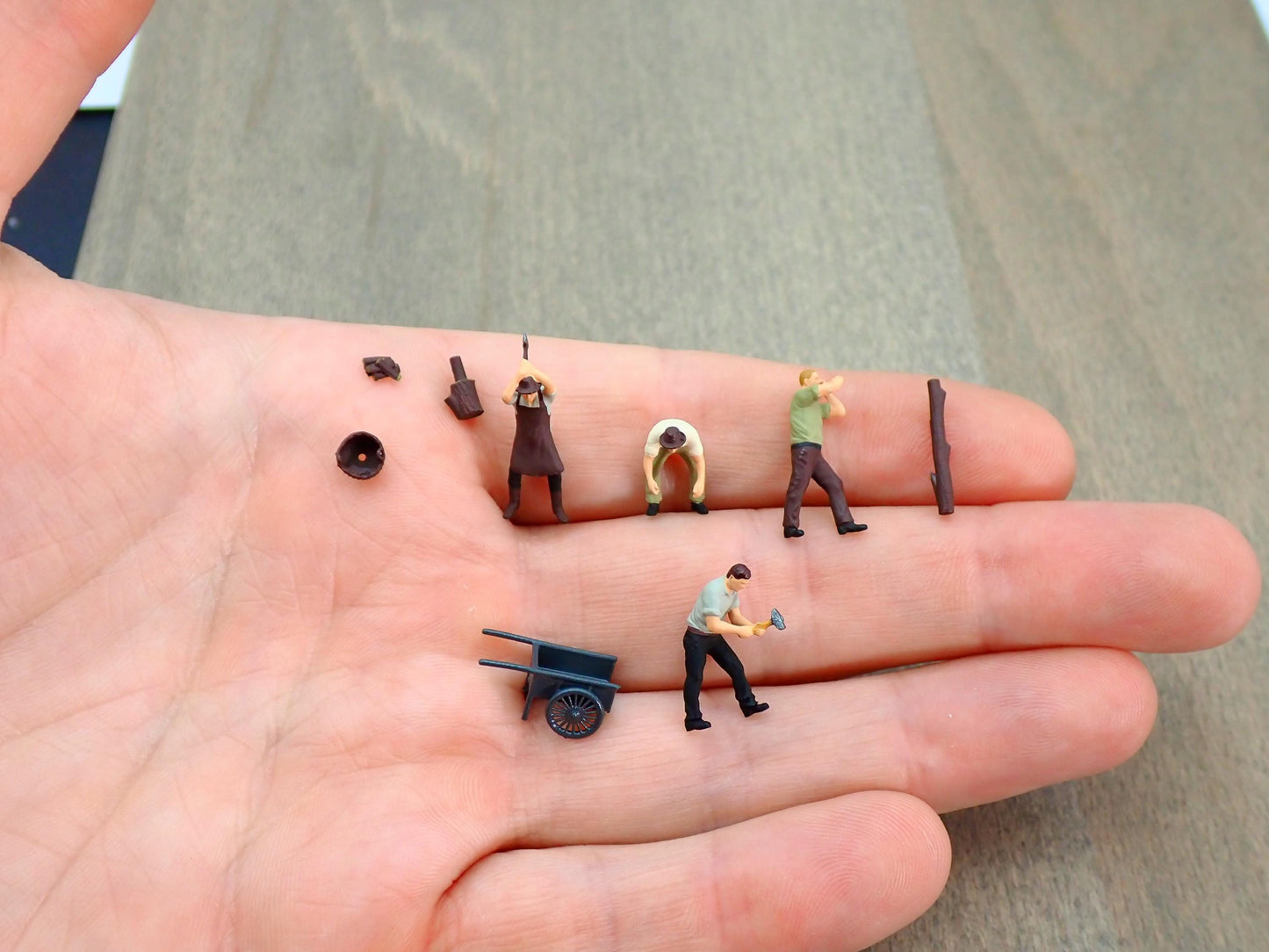 Miniature Woodcutter Lumberjack 1:87 Scale Hand-Painted HO Figure Chopping Wood
