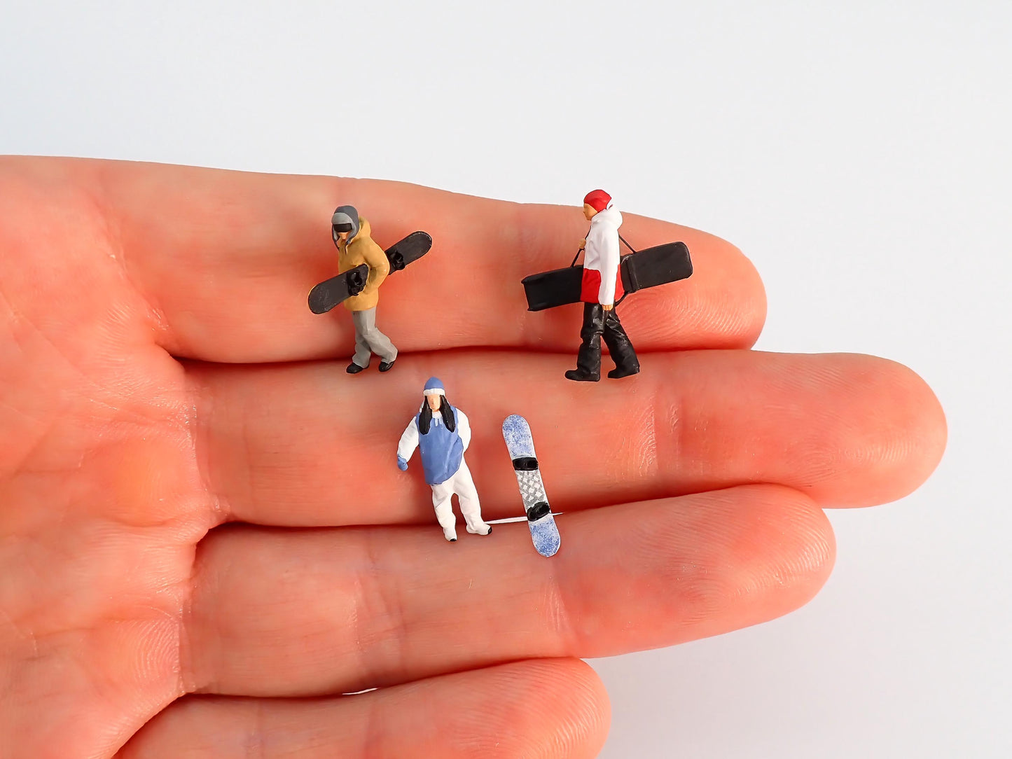 Miniature Winter Sports Skiers Snowboarders Figures 1:87 HO Scale Scale Comparison