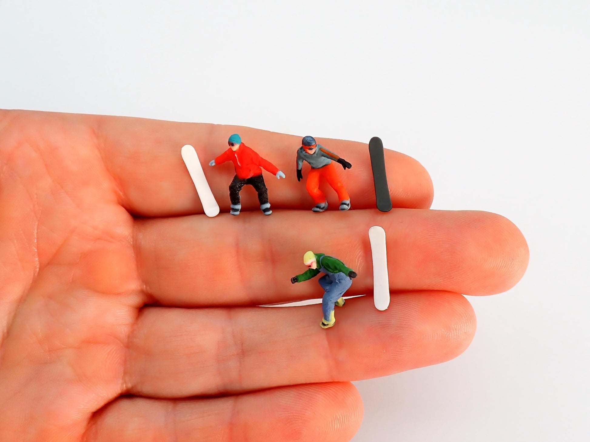 Miniature Snowboarder Figure 1:87 HO Scale Winter Sports Diorama