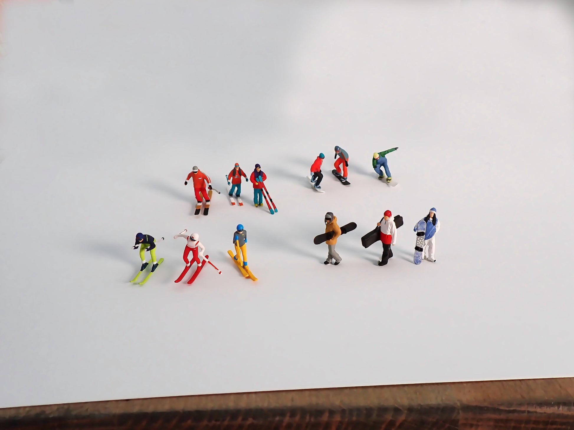 Skiers and Snowboarders Set of 3 Realistic 1:87 HO Scale Winter Sports Figures Hand-Painted