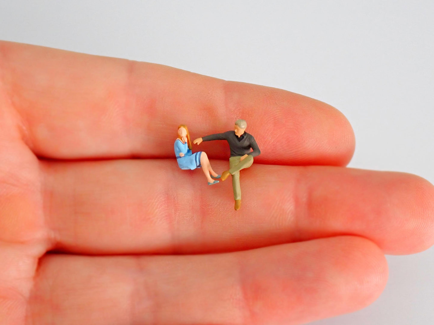Sat Down Couples Miniature Figures. HO 1:87 Scale. Realistic Tiny People. For Diorama Model Railway