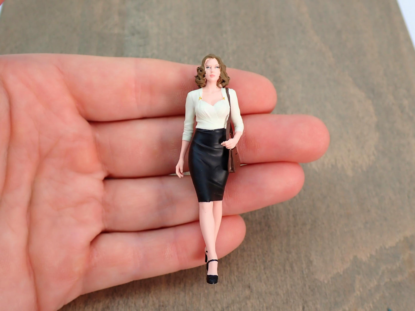1:24 Scale Hand Painted Figures, Resin People for Diecast Car Diorama, 3D Printed Garage Display Miniature, Choose Your Character