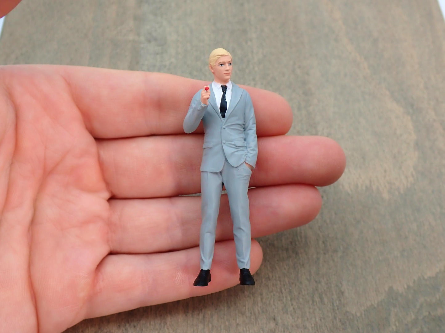 1:24 Scale Hand Painted Figures, Resin People for Diecast Car Diorama, 3D Printed Garage Display Miniature, Choose Your Character