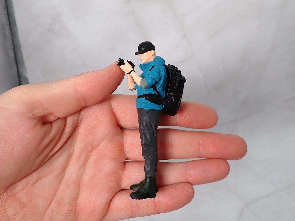 1:18 Scale Hand Painted Figures, 4 Inch Resin People for Diecast Car Diorama, Garage Display Miniatures