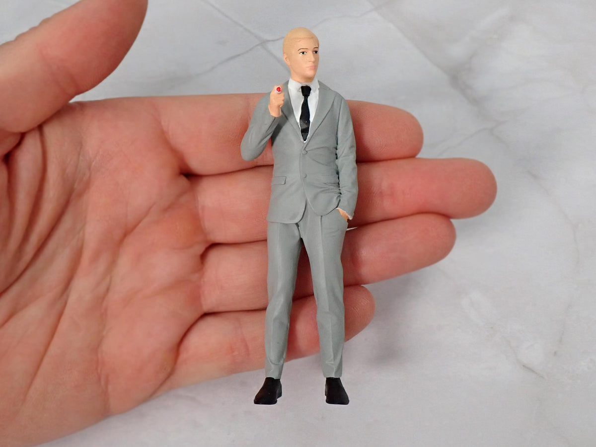 1:18 Scale Hand Painted Figures, 4 Inch Resin People for Diecast Car Diorama, Garage Display Miniatures