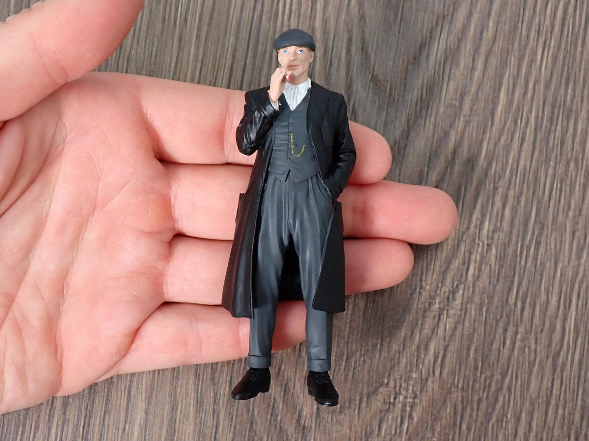 1:18 Scale Hand Painted Figures, 4 Inch Resin People for Diecast Car Diorama, Garage Display Miniatures