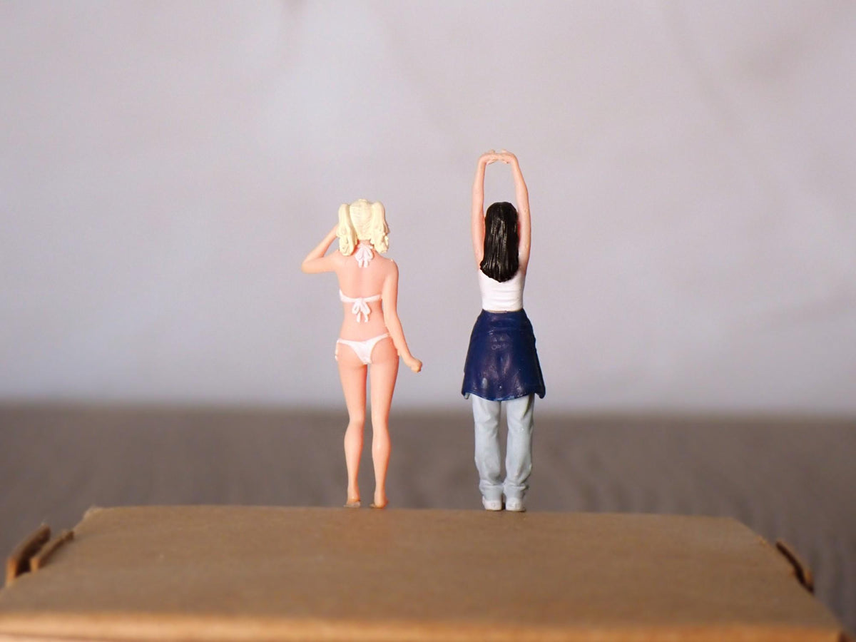 Girl Figures with Painted Faces. White Bikini, Stretching in Jeans. 1:64 S Scale Hand Painted Miniature People for Dioramas