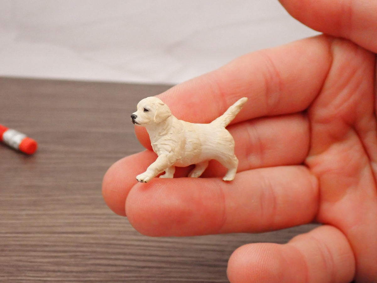 Golden Retriever Puppy, 1:12 Scale. Hand Painted Miniature Dog Figurine